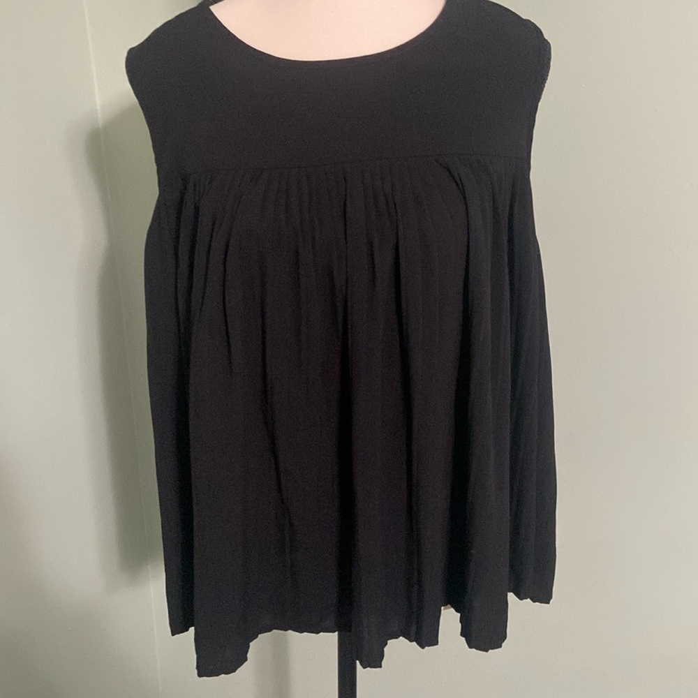 Ladies sleeveless pleated top by Calvin Klein